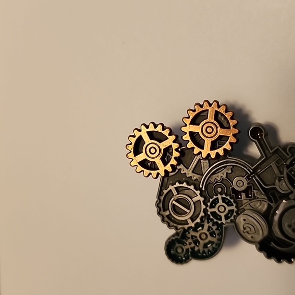 DISNEYWORLD MICKEY MOUSE Steampunk Gear Pin - Picture 2 of 4